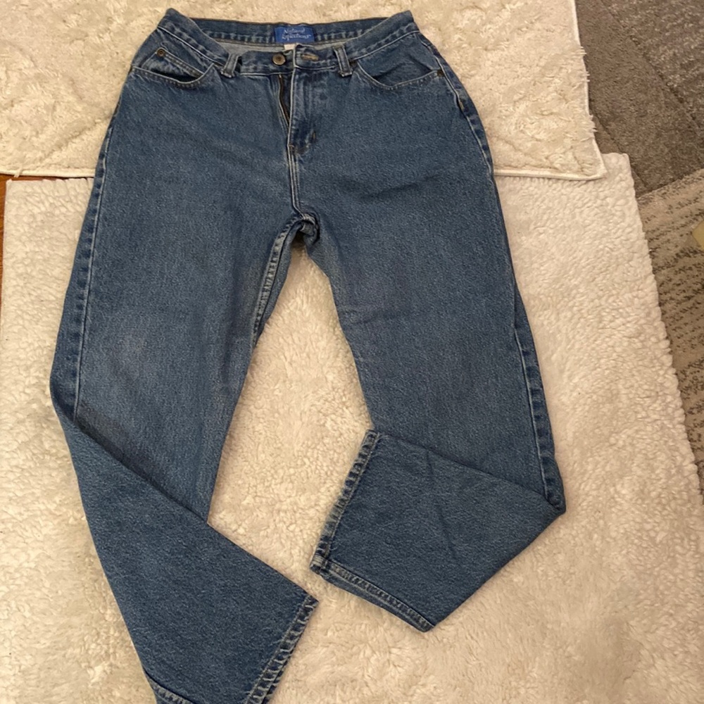 Natural reflections size 10, petite women’s jeans. These are in great condition.
